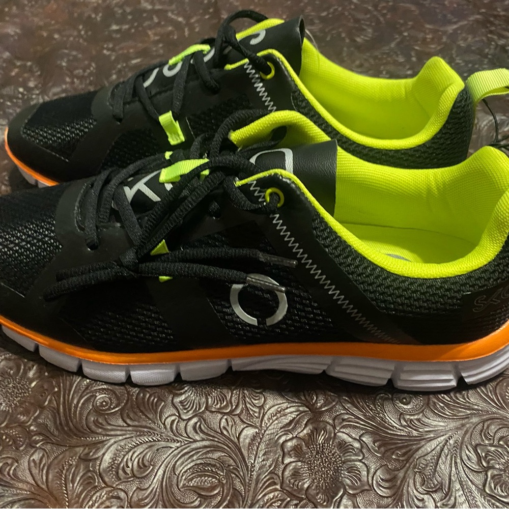 Skora running shoes